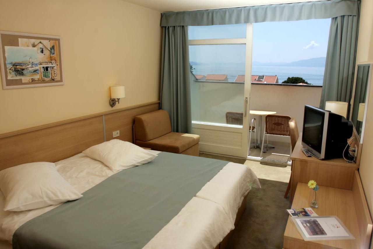 Hotel Quercus Drvenik  Exterior photo